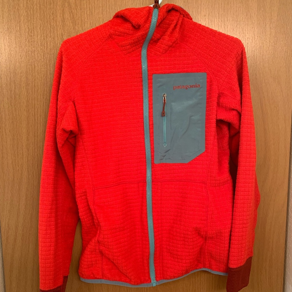 Patagonia women’s R3 Hoody, red/teal. Reversible